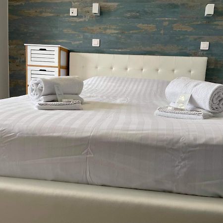 Hotel De La Plage Quineville Экстерьер фото