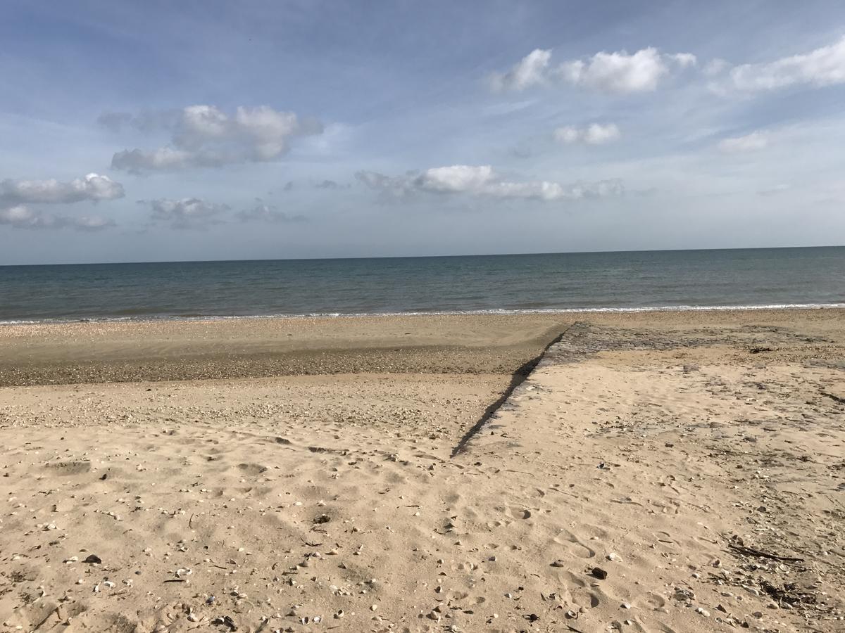Hotel De La Plage Quineville Экстерьер фото
