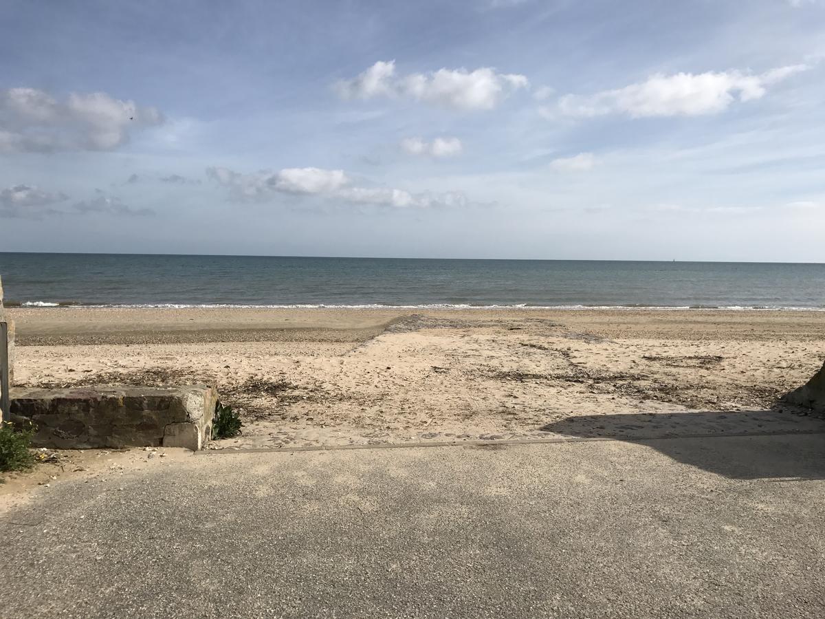 Hotel De La Plage Quineville Экстерьер фото